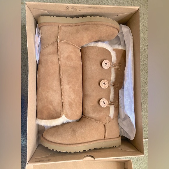 Bailey button up UGG boots - Picture 1 of 6